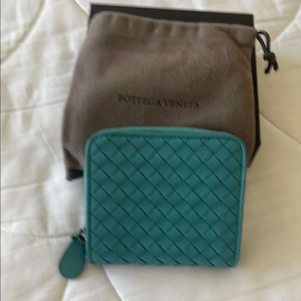 Bottega Veneta Blue Intrecciato Leather Wallet - Picture 8 of 8
